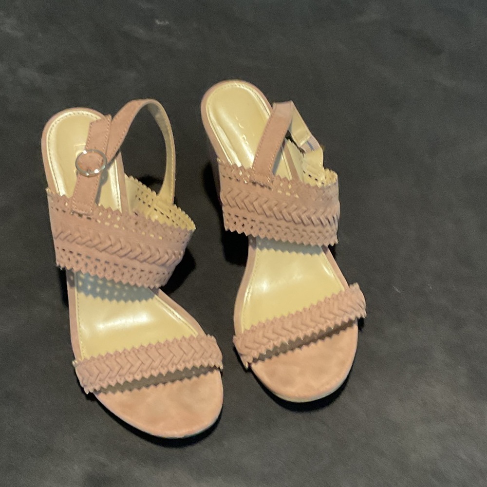 Elegant Tan/Rose sandals